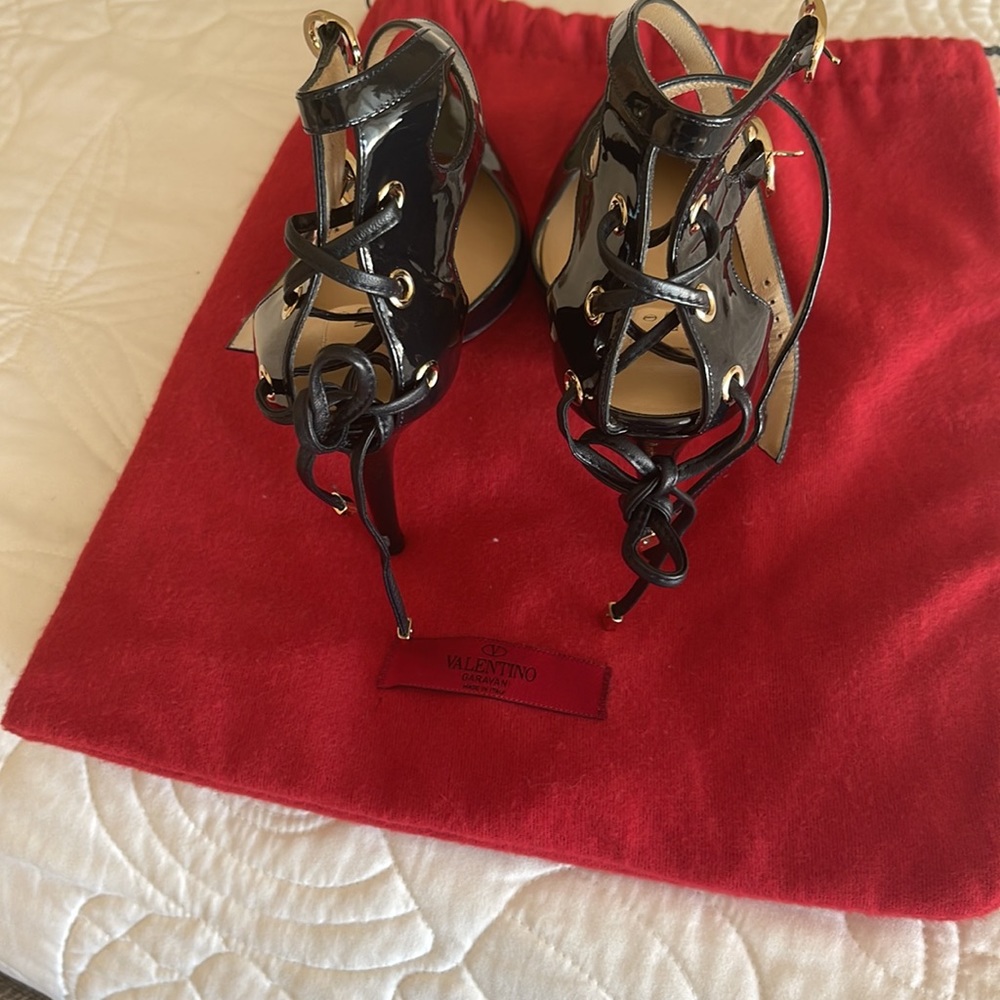 Valentino - Picture 5 of 7